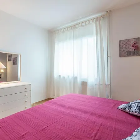 Apartamento M&m's Place. Beach. Old Town. Free Parking. 86m2. Zadar
